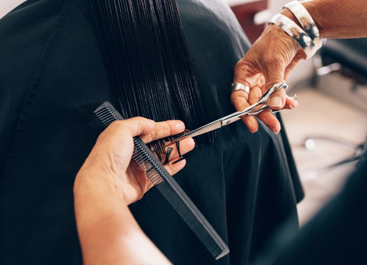 Friseur, der Haare schneidet