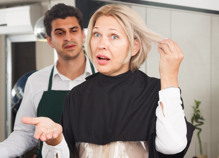 Friseur und unglücklicher Kunde