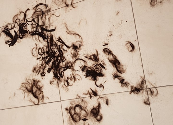 Haare auf dem Boden