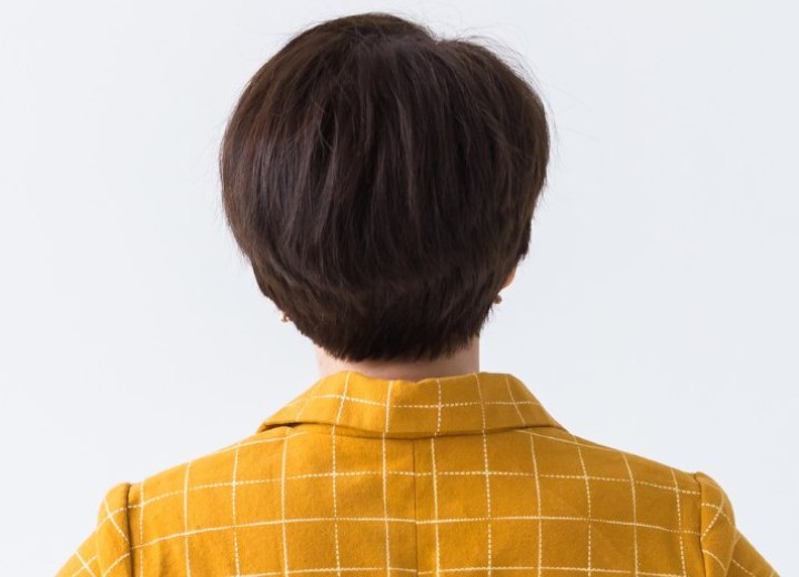 Nackenansicht einer kurzen Frisur für Frauen