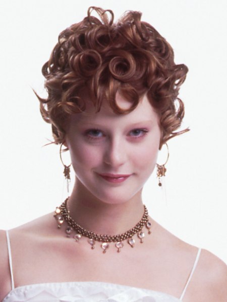 Frisur mit kurze Locken