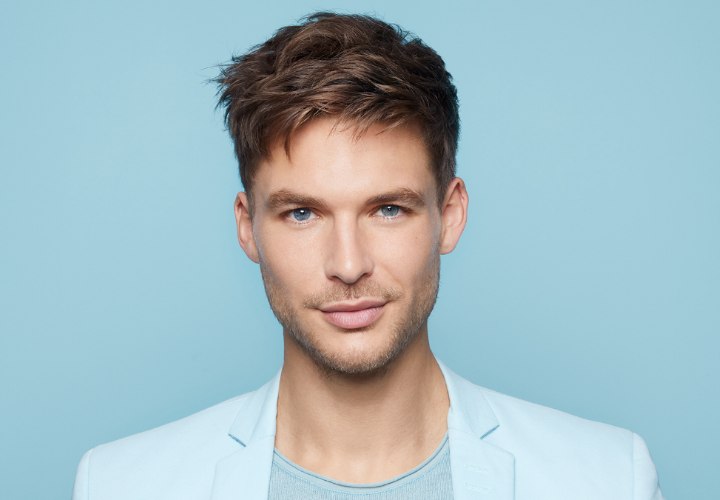 Moderner Haarschnitt für Männer
