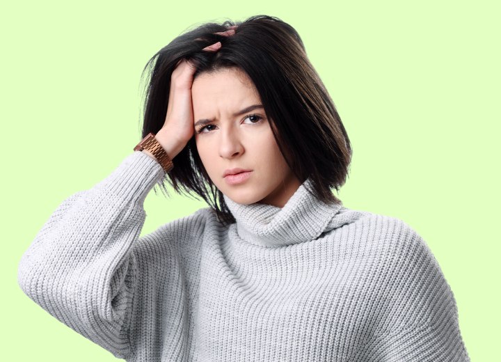 Besorgtes Mdchen mit Rollkragenpullover