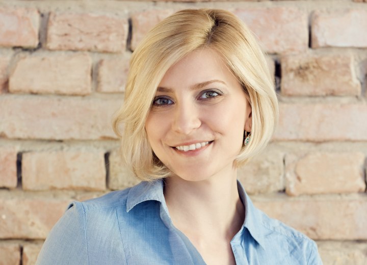 Blondes Haar in einem Bob
