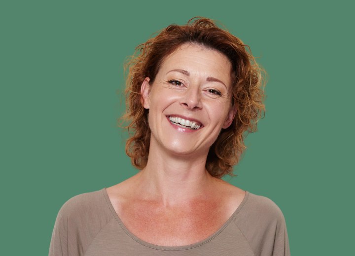 Dünnes lockiges Haar