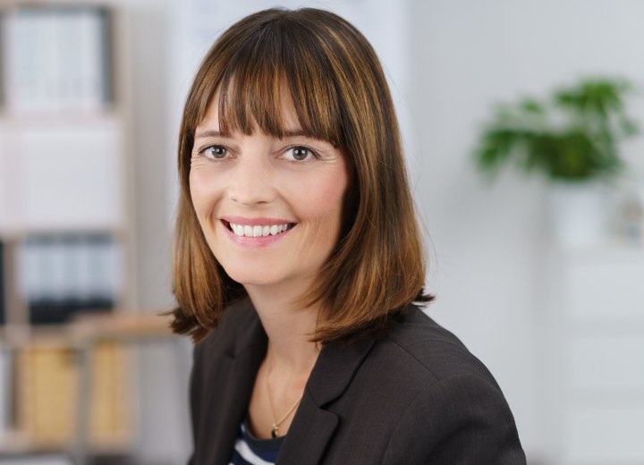 Frisur für einen langen Hals und Gesicht