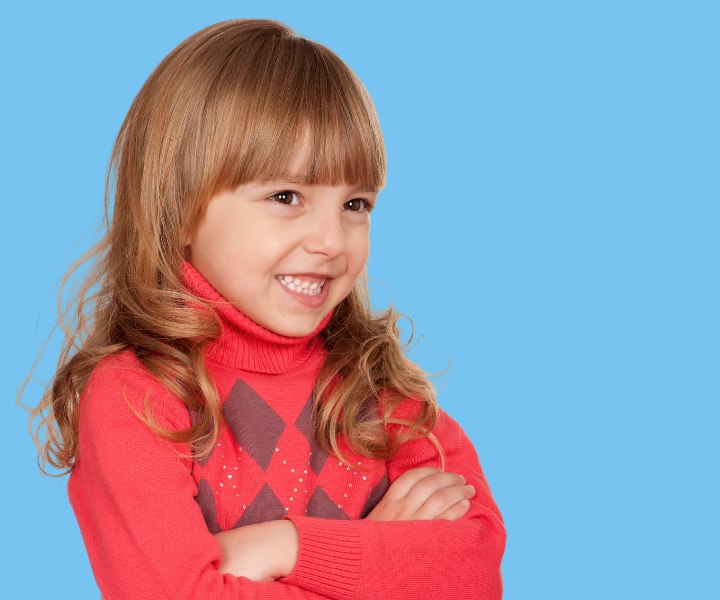Frisur mit großen Locken für kleine Mädchen