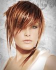 Frisur mit seitlichem Pony