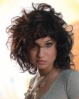 moderner Schnitt mit Locken